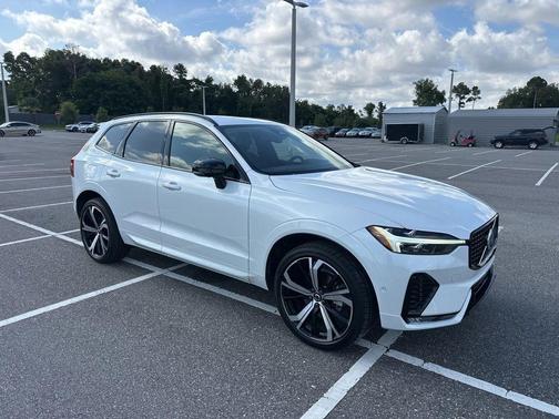 Crystal White Metallic 2023 Volvo XC60 B5 Ultimate Dark Theme