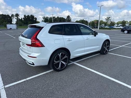 Crystal White Metallic 2023 Volvo XC60 B5 Ultimate Dark Theme