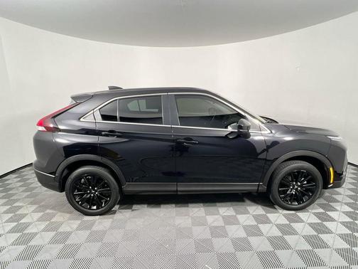 Labrador Black Pearl 2023 Mitsubishi Eclipse Cross LE