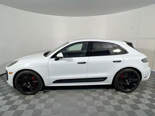Carrara White Metallic 2024 Porsche Macan Macan GTS