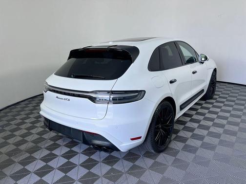 Carrara White Metallic 2024 Porsche Macan Macan GTS