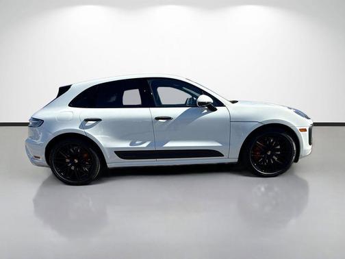 Carrara White Metallic 2024 Porsche Macan Macan GTS