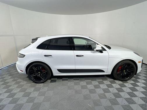 Carrara White Metallic 2024 Porsche Macan Macan GTS
