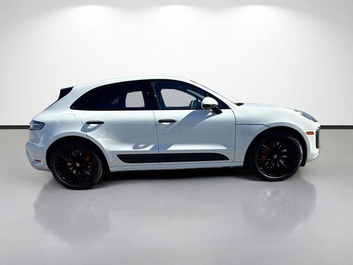 Carrara White Metallic 2024 Porsche Macan Macan GTS