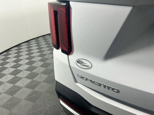 Glacial White Pearl 2026 Kia Sorento EX
