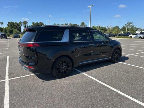 Aurora Black Pearl 2024 Kia Carnival SX Prestige
