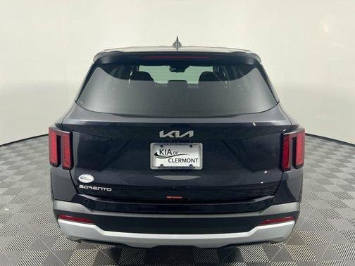 2025 Kia Sorento LX