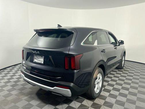 2025 Kia Sorento LX