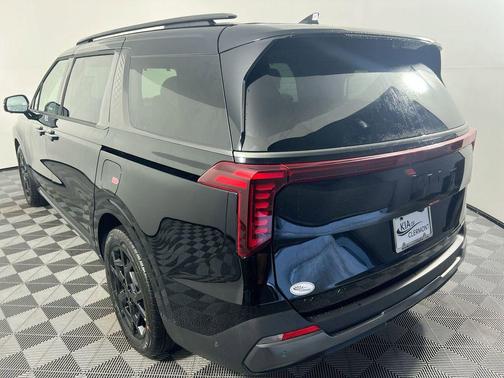Aurora Black Pearl 2026 Kia Carnival SX Prestige