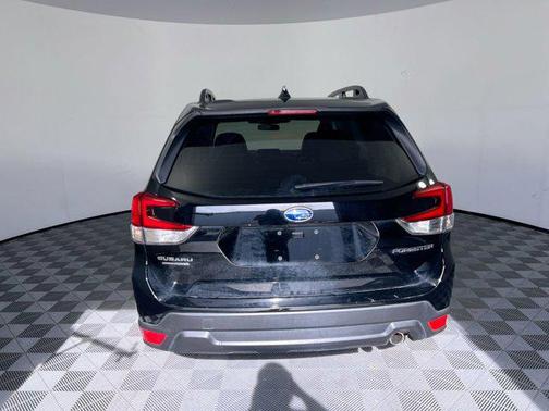 Crystal Black Silica 2024 Subaru Forester Limited