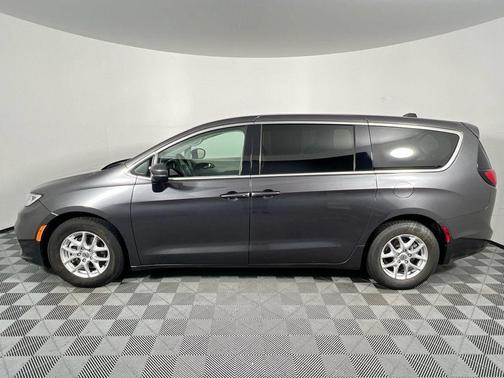 Granite Crystal Metallic Clearcoat 2023 Chrysler Pacifica Touring L
