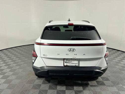 Atlas White 2024 Hyundai KONA SEL