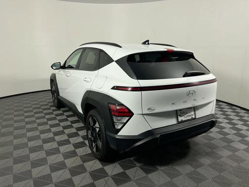 Atlas White 2024 Hyundai KONA SEL