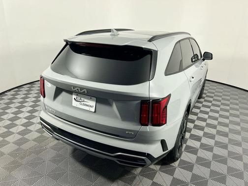 Wolf Gray 2023 Kia Sorento SX
