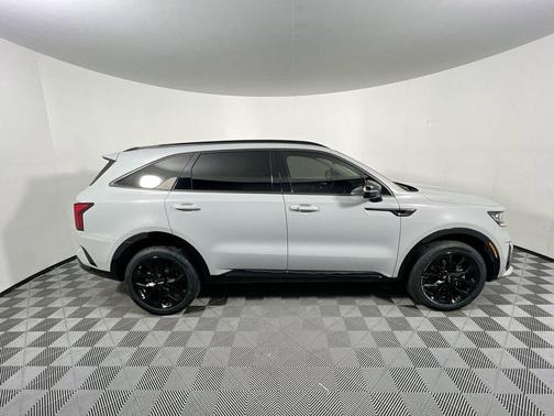 Wolf Gray 2023 Kia Sorento SX