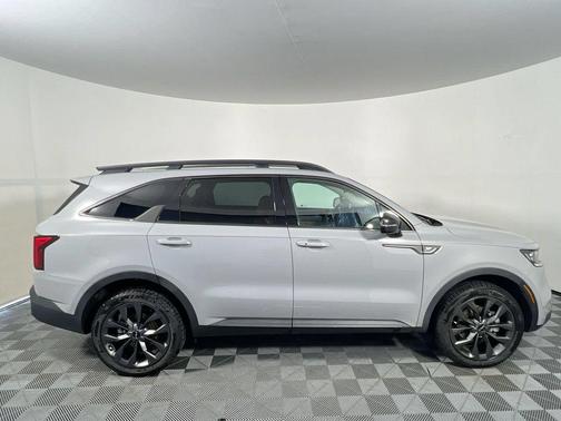 Wolf Gray 2023 Kia Sorento SX