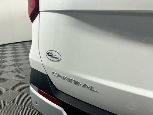 Snow White Pearl 2026 Kia Carnival Hybrid EX