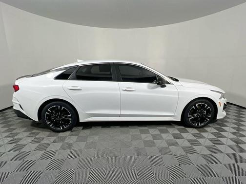 Glacial White Pearl 2024 Kia K5 GT-Line