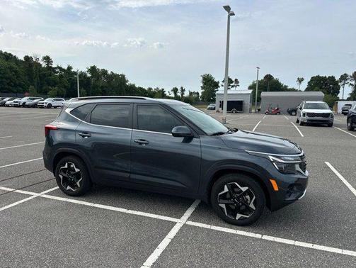 Gravity Gray 2024 Kia Seltos EX
