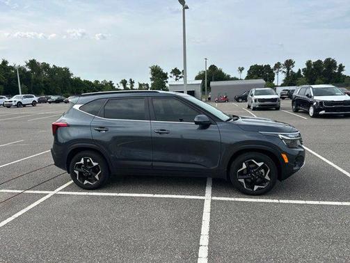 Gravity Gray 2024 Kia Seltos EX