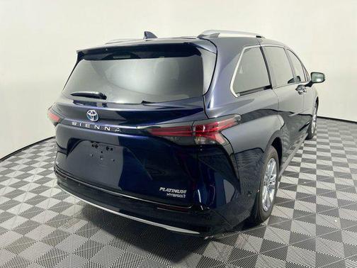 2024 Toyota Sienna Platinum 7 Passenger