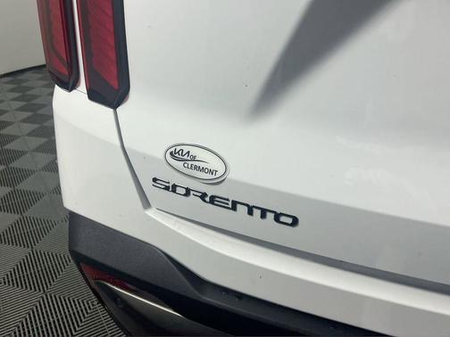 Glacial White Pearl 2026 Kia Sorento SX