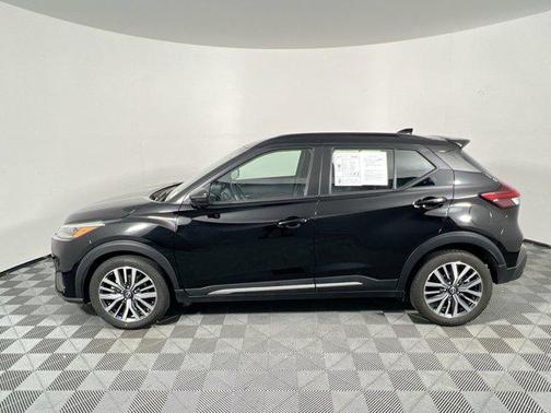 Super Black 2024 Nissan Kicks SR