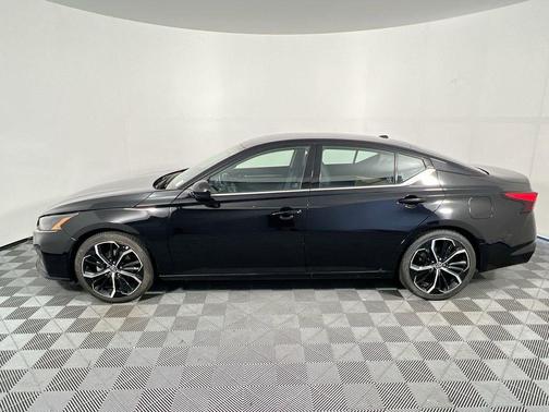 Super Black 2024 Nissan Altima SR FWD