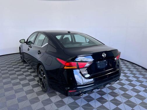 Super Black 2024 Nissan Altima SR FWD