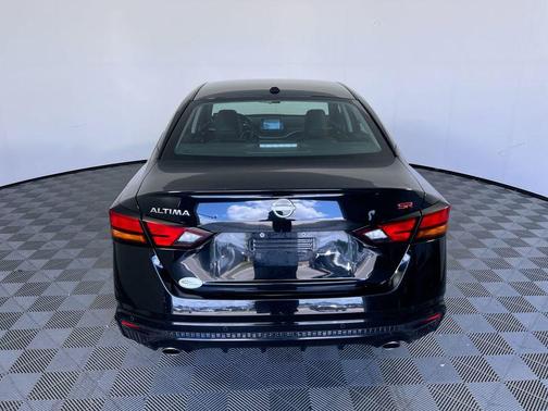 Super Black 2024 Nissan Altima SR FWD