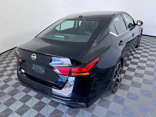 Super Black 2024 Nissan Altima SR FWD