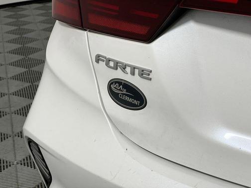 Snow White Pearl 2024 Kia Forte GT-Line