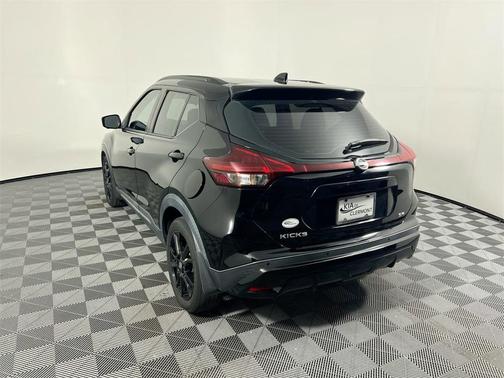 2021 Nissan Kicks SR