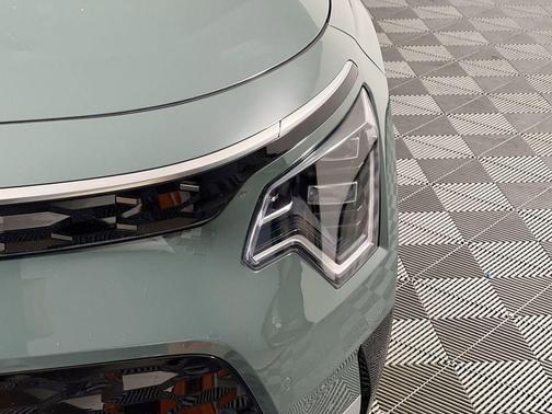 Cityscape Green 2023 Kia Niro EV Wave