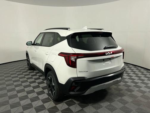 Snow White Pearl 2026 Kia Seltos S
