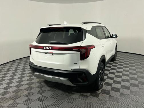 Snow White Pearl 2026 Kia Seltos S