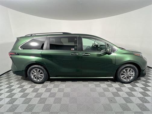 2025 Toyota Sienna XLE