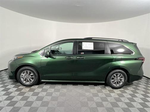2025 Toyota Sienna XLE