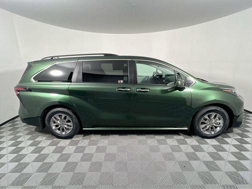 2025 Toyota Sienna XLE