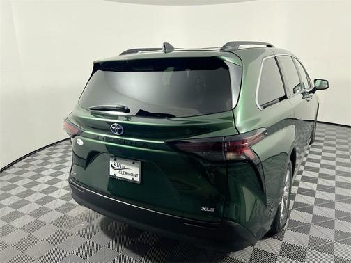 2025 Toyota Sienna XLE