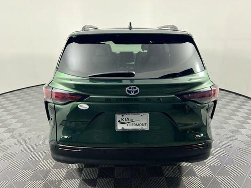 2025 Toyota Sienna XLE
