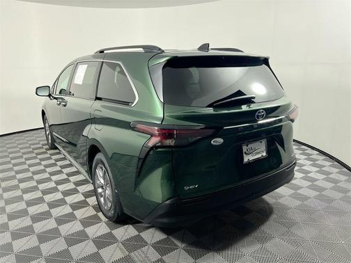 2025 Toyota Sienna XLE