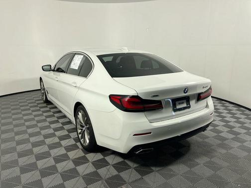 Alpine White 2022 BMW 540 i xDrive