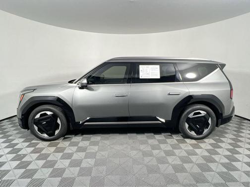 Pebble Gray 2024 Kia EV9 Land