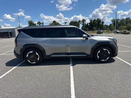 Pebble Gray 2024 Kia EV9 Land