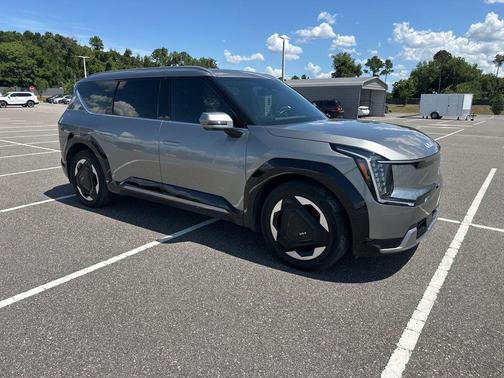 Pebble Gray 2024 Kia EV9 Land