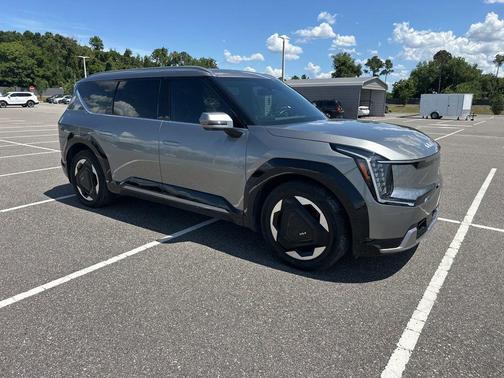 Pebble Gray 2024 Kia EV9 Land