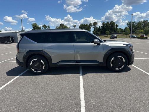 Pebble Gray 2024 Kia EV9 Land