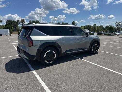Pebble Gray 2024 Kia EV9 Land