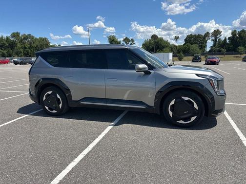 Pebble Gray 2024 Kia EV9 Land
